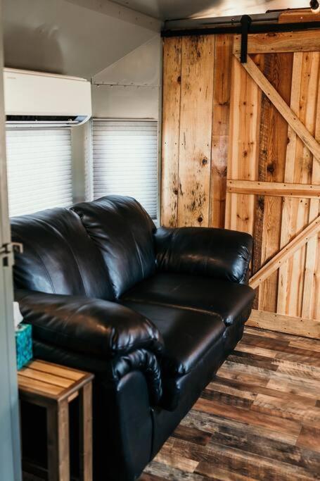 Bourbon Trail: Caboose On The Farm Βίλα Lawrenceburg Εξωτερικό φωτογραφία