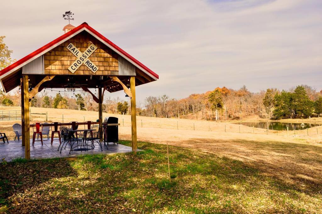 Bourbon Trail: Caboose On The Farm Βίλα Lawrenceburg Εξωτερικό φωτογραφία
